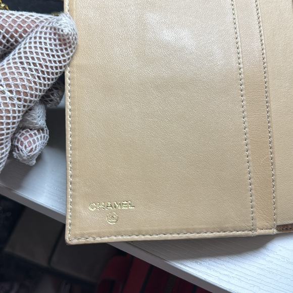 Authentic Raer 🔥Chanel🔥 Beige leather wallet with COA - Picture 7 of 17